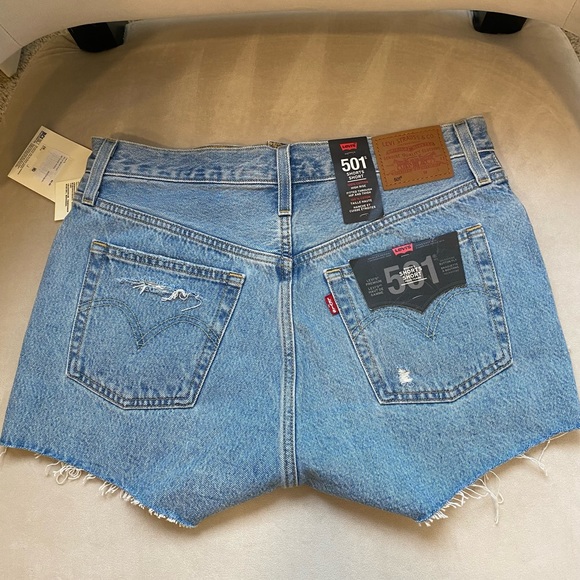 Levi’s 501 Shorts - Picture 4 of 5